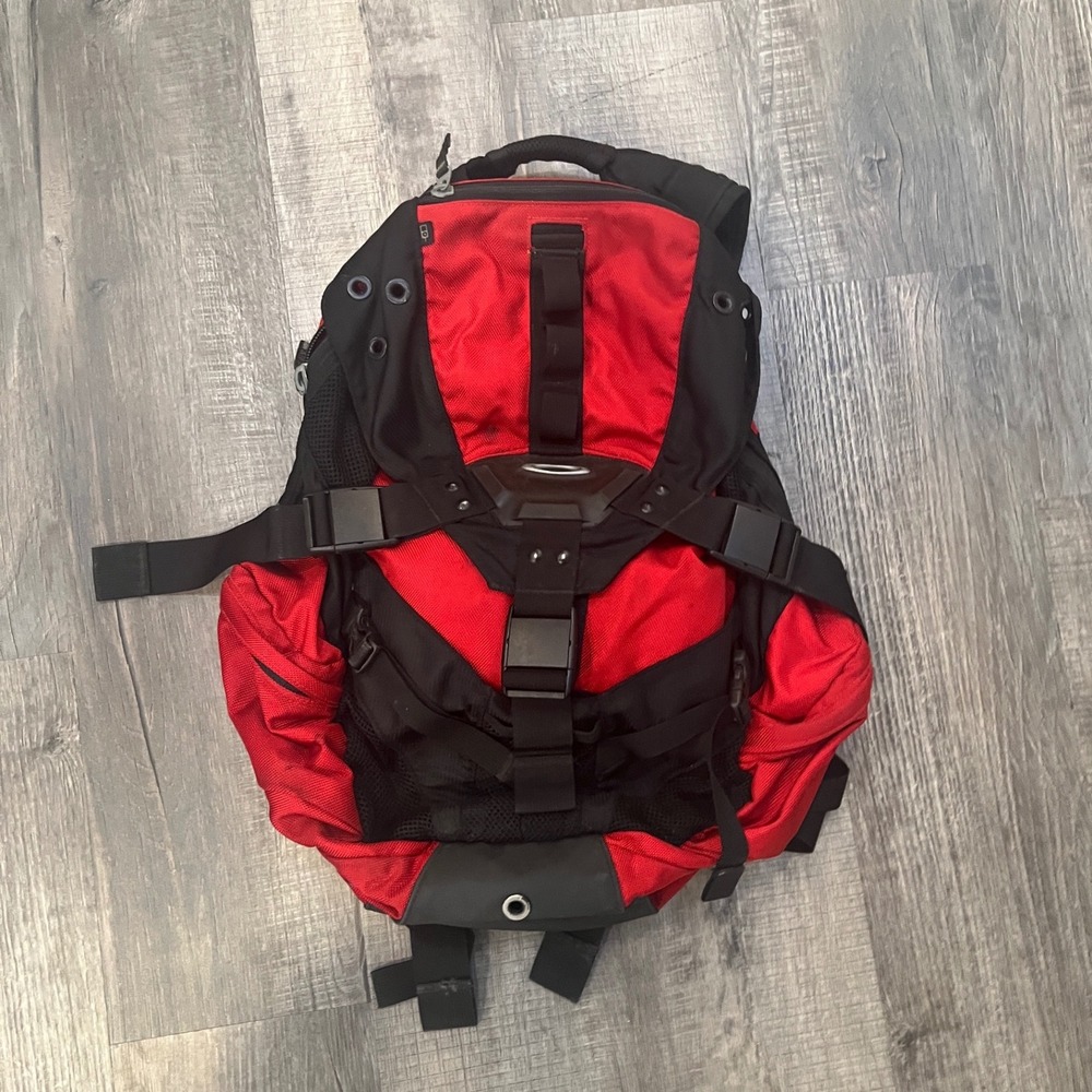Vintage Oakley icon backpack Red Black Tactical Utility Laptop Bag Heavy Duty